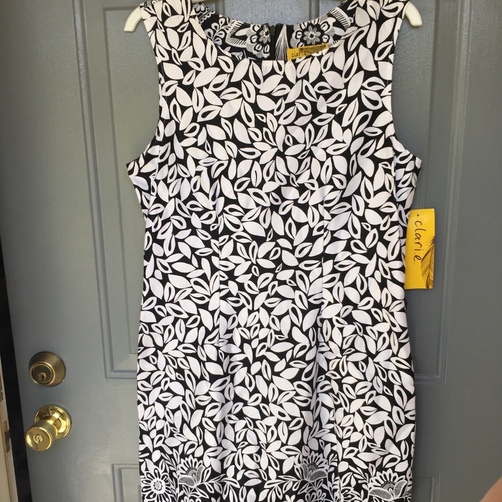 Sleeveless dress by Clarie New